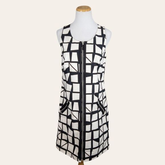 Laundry By Shelli Segal Dresses & Skirts - Laundry by Shelli Segal Black and White Geometric Print Shift Dress - Size 10